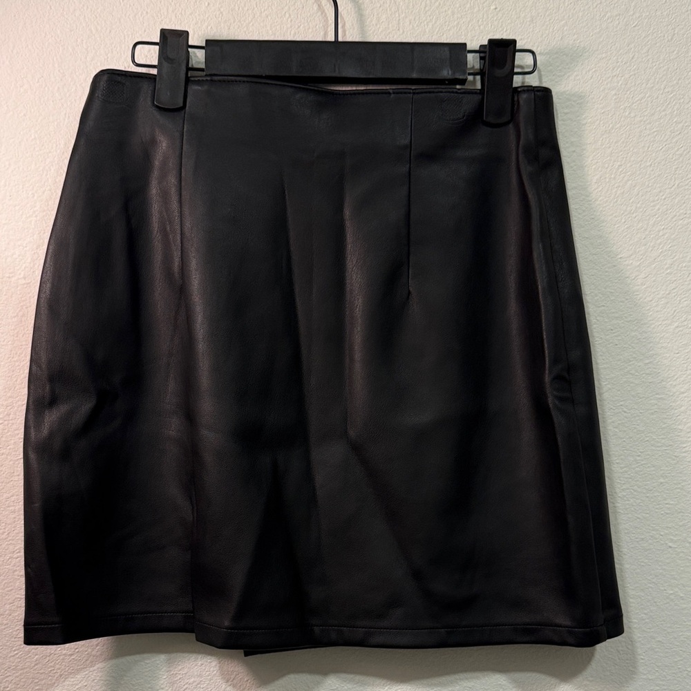 Hollister Sleek Black Mini Skirt - Picture 6 of 7